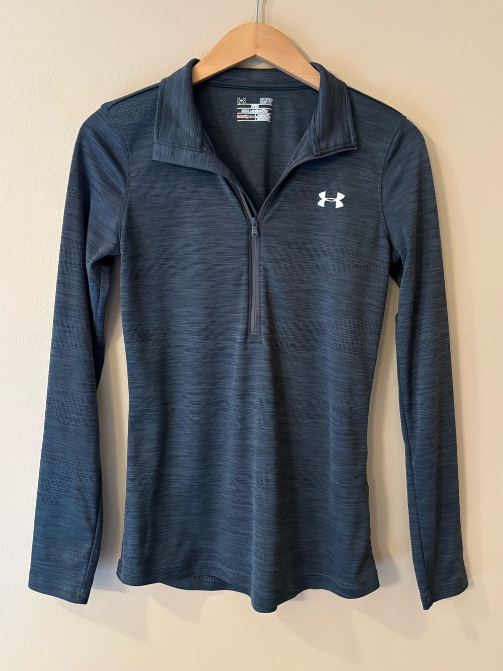 Under Armour Gray 1/4 Zip Long Sleeve Pullover Size Small in Excellent Condition